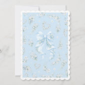Baby in Bloom Bow Blue Floral Boy Baby Shower Einladung (Rückseite)