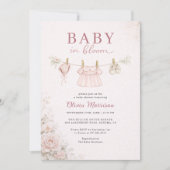 Baby in Bloom Clothesline Pink Bow Baby Shower Einladung (Vorderseite)