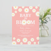 Baby in Bloom Daisy Floral Pink Baby Dusche Einladung (Stehend Vorderseite)