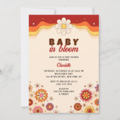 Baby in Bloom Groovy Retro Hippie Blume Einladung (Vorderseite)