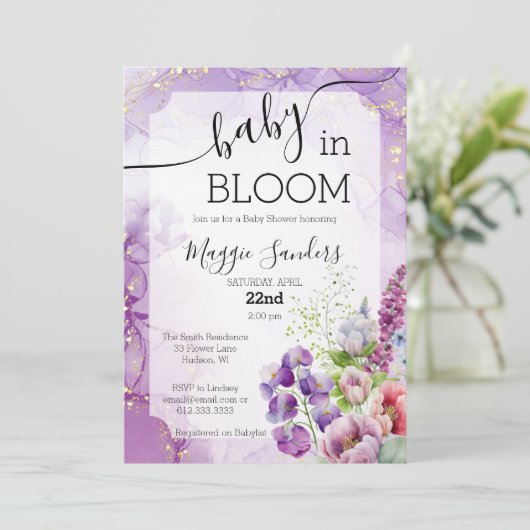 Baby in Bloom Lila Floral Baby Dusche Einladung (Stehend Vorderseite)