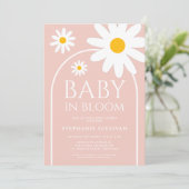 Baby in Bloom Pink Daisy Baby Shower Einladung (Stehend Vorderseite)