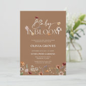 Baby in Bloom Terracotta Wildblume Babydusche Einladung (Stehend Vorderseite)