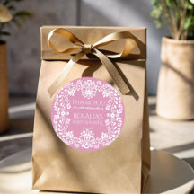 Baby in blühendem staubrosa mexikanische Babydusch