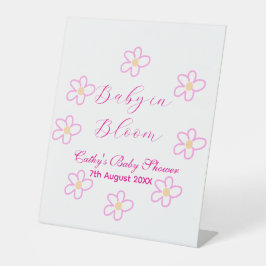 Baby in blühender rosa Blume Babydusche schlicht e Sockelschild