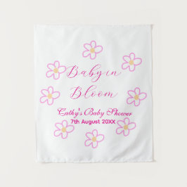 Baby in blühender rosa Blume Babydusche schlicht e Wandteppich