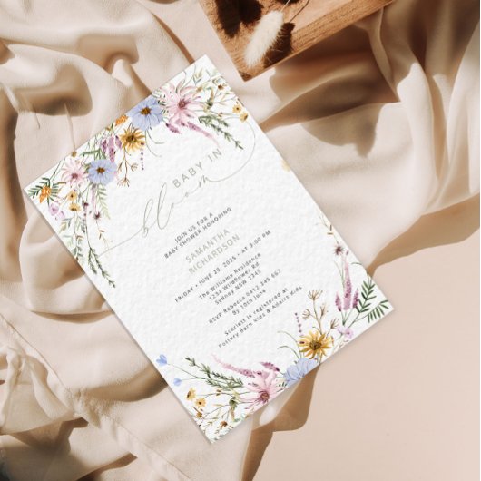 Baby in blühender Wildblume Kinderdusche Einladung