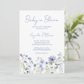 Baby in blühender Wildblume staubblaue Babydusche Einladung (Stehend Vorderseite)