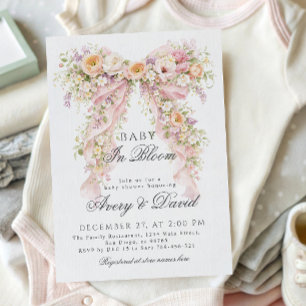 Baby in Blüten Florales Mädchen-Baby-Shower  Einladung