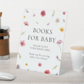 Baby in Blütendusche Bücher für Baby Sockelschild (In SItu)