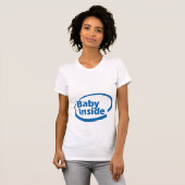 Baby innerhalb des Shirts (Vorne ganz)