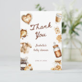 Baby Is Brewing Cafe Bebe Coffee Brown Baby Shower Dankeskarte (Stehend Vorderseite)