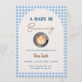 Baby is Brewing Coffee Baby Shower Blue Gingham  Einladung (Vorderseite)