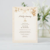 Baby is Brewing Coffee Clothesline Couples Shower Einladung (Stehend Vorderseite)