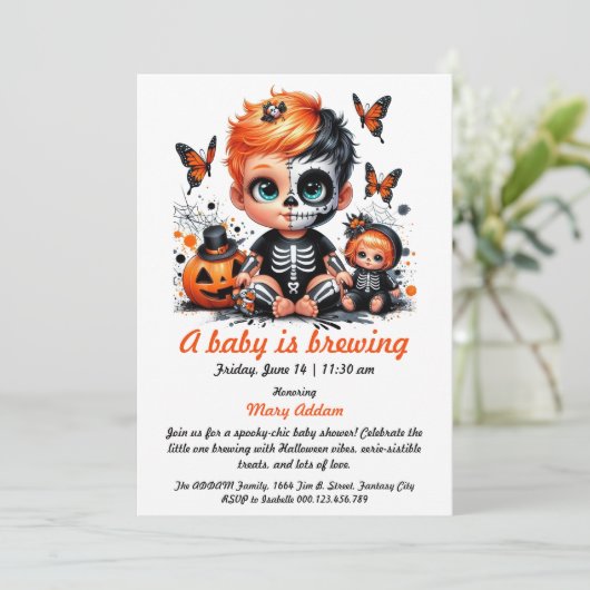 Baby is Brewing, Orange Halloween Baby Shower Einladung (Stehend Vorderseite)