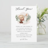 Baby ist das Brewing Greenery Coffee Baby Shower Dankeskarte (Stehend Vorderseite)