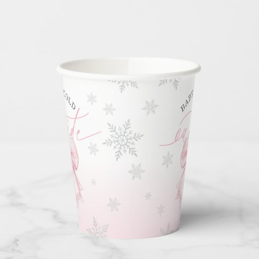 Baby It’s Cold Outside Pink Bow Winter Baby Shower Pappbecher (Links)