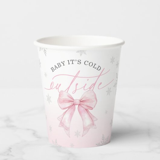 Baby It’s Cold Outside Pink Bow Winter Baby Shower Pappbecher (Vorderseite)