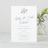 Baby It's Cold Blue & White Snowflake Baby Shower Einladung (Stehend Vorderseite)