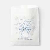 Baby It's Cold Outside Blue Bow Winter Baby Dusche Geschenktütchen (Vorderseite)
