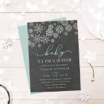 Baby It's Cold Outside Chalkboard Dusche einladen Einladung<br><div class="desc">Brr! Die frostigen,  schicken Einladungen für die Winterduschen sind mit weißen Schneeflocken an einem Kalkboard-Hintergrund versehen,  wobei "baby it's cool outdoor" in Minzgrün und Weiß geschrieben wird. Personalisieren Sie Ihre geschlechtsneutralen Babydusche unter Verwendung der Vorlagenfelder. Karten werden in festes,  vereistes Aqua umgewandelt.</div>