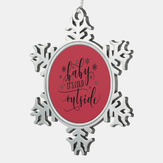 Baby It's Cold Outside Red Script Schriftart Schneeflocken Zinn-Ornament (Rechts)