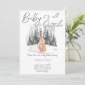 Baby It's Cold Outside Winter Bunny Baby Dusche Einladung (Stehend Vorderseite)