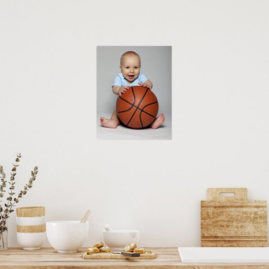 Baby Junge (6-9 Monate) mit Basketball, Poster (Küche)