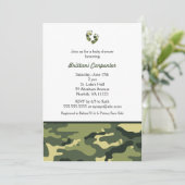 Baby-Jungen-Grün-Tarnungs-Dusche lädt Füße Einladung (Stehend Vorderseite)