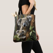 Baby Koala Bear und Mama Tasche (Von Nahem)