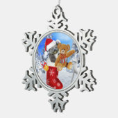 BABY KOALA CHRISTMAS MIT TEDDY SCHNEEFLOCKEN Zinn-Ornament (Rechts)