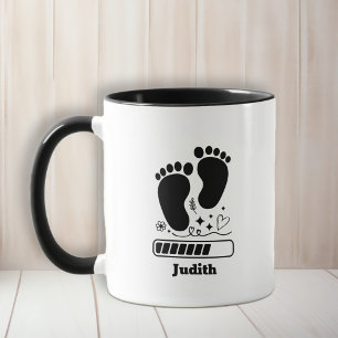 Baby lädt tasse