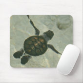Baby-Meeresschildkröte, die heraus zum Meer Mousepad (Mit Mouse)