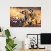 Baby Meerkats verstecken sich unter ihren Eltern Poster (Heimbüro)