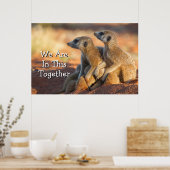 Baby Meerkats verstecken sich unter ihren Eltern Poster (Küche)