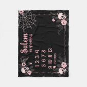 Baby Milestone Schuppen mit Blume und Schädel Fleecedecke (Vorderseite)