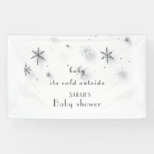 Baby mit kalter Außendusche