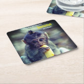 Baby Monkey Eating Banana Rechteckiger Pappuntersetzer (angewinkelt)