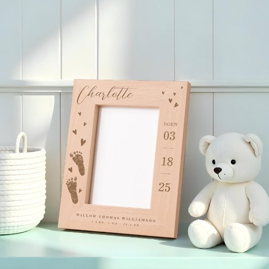 Baby Name Script & Birth Stats Footprints & Hearts Geätzte Rahmen