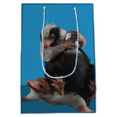 Baby Nifflers Find A Prize Mittlere Geschenktüte (Rückseite)