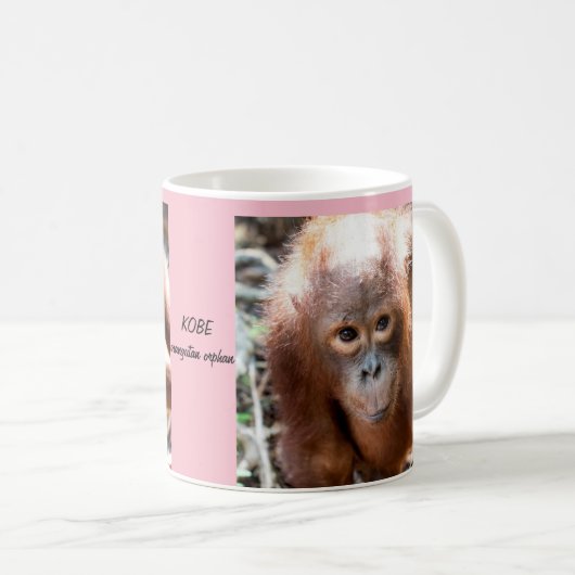 Baby-Orang-Utan Waise Kobe mit OFI Kaffeetasse (VorderseiteRechts)