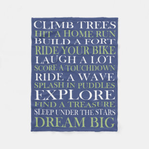 Baby ordnet Blau an Fleecedecke