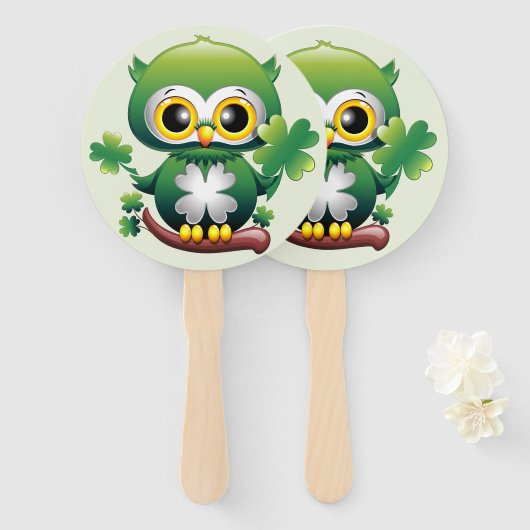 Baby Owl Cute St Patrick Cartoon Fächer (Vorne und Hinten)