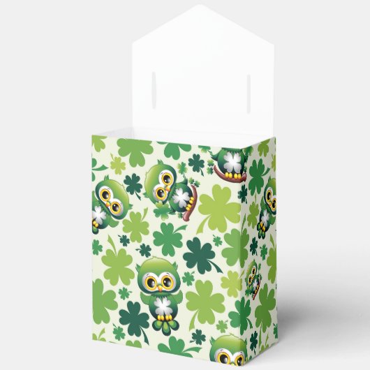 Baby Owl Cute St Patrick Cartoon Geschenkschachtel (Offen)