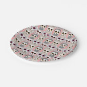 Baby Owls im hellrosa Hintergrundemuster Pappteller (Schrägansicht)