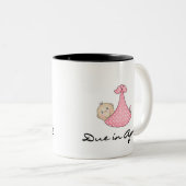 Baby passend im April Zweifarbige Tasse (VorderseiteRechts)