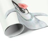 BABY PENGUIN MIT EINEM BLUME-WRAPPING-PAPIER GESCHENKPAPIER (Rolleneckpunkt)
