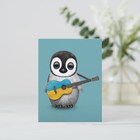 Baby Penguin Playing Ukrainische Flaggengitarre Bl Postkarte (Stehend Vorderseite)