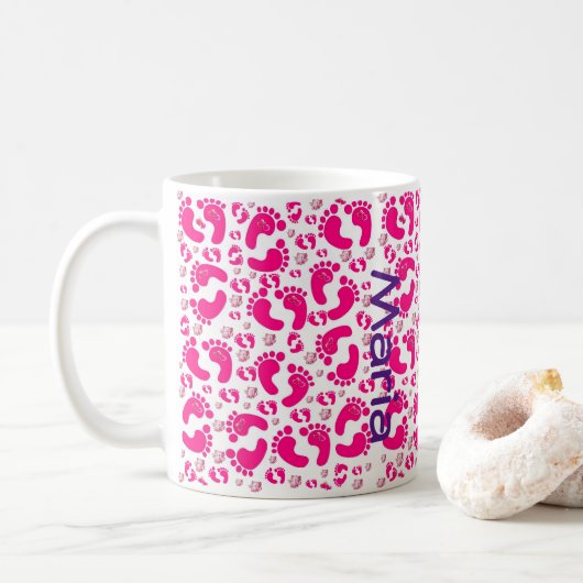 Baby Pink Feet Girl Tasse (Mit Donut)