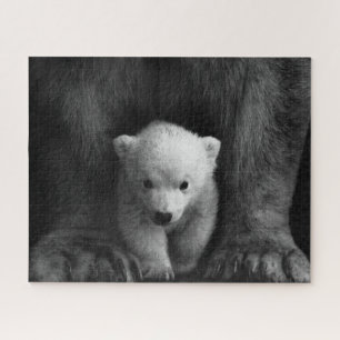 Baby-Polar-Bär bei Muttermilch, Schwarz und Weiß Puzzle